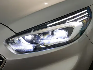 Car image 25
