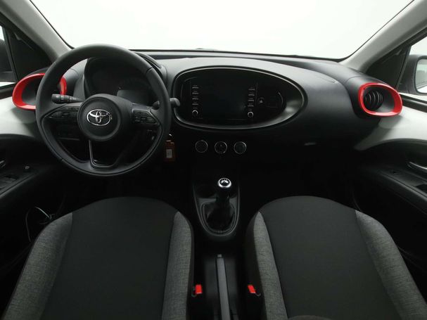 Toyota Aygo X 1.0 VVT-i 53 kW image number 4