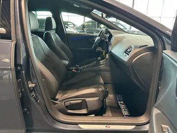 Car image 32