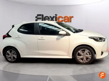 Car image 4
