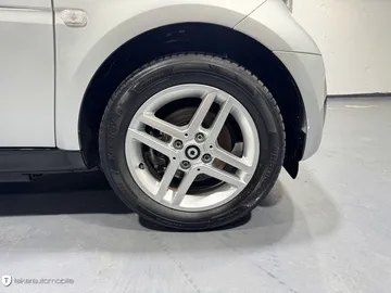 Car image 25