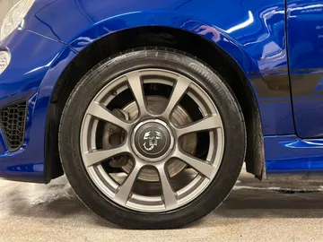 Car image 19