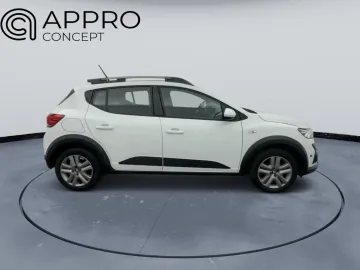 Car image 3