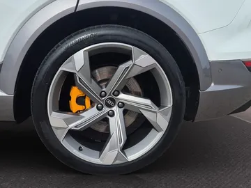 Car image 34