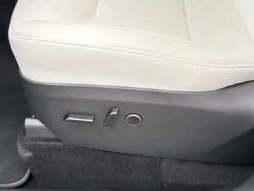 Car image 36