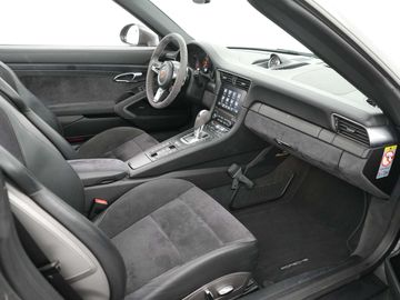 Car image 30