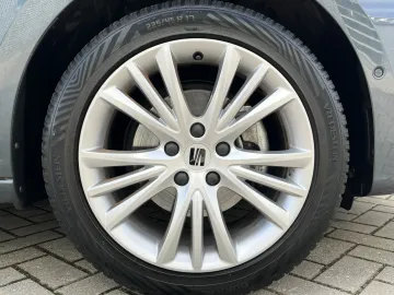 Car image 27