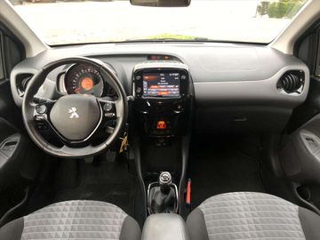 Car image 12