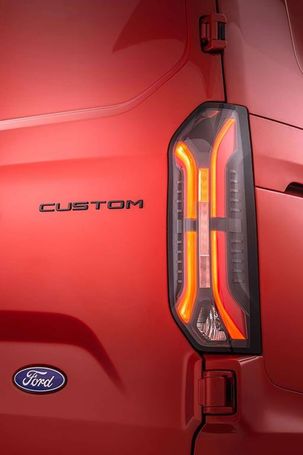 Ford Transit Custom L1H1 2.5 PHEV 171 kW image number 7