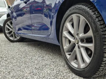 Car image 27