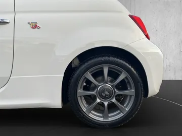 Car image 17