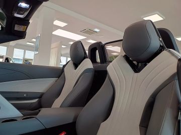 Car image 26
