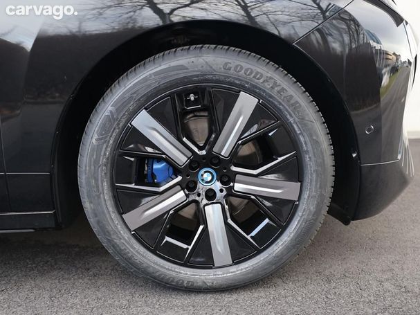 BMW iX xDrive40 240 kW image number 7