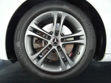 Car image 28