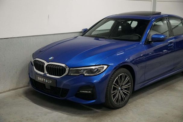 BMW 330e M Sport 215 kW image number 30