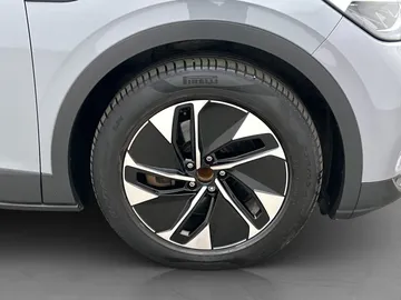 Car image 27