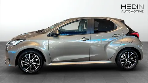 Car image 4