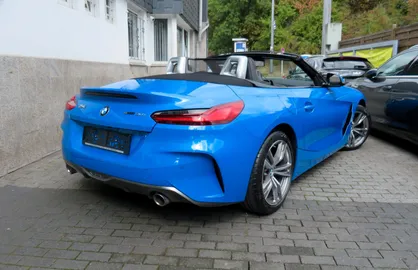 Car image 3