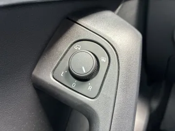 Car image 33