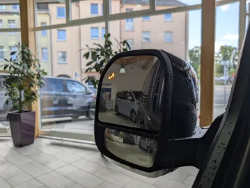 Car image 30