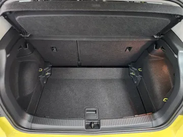Car image 32