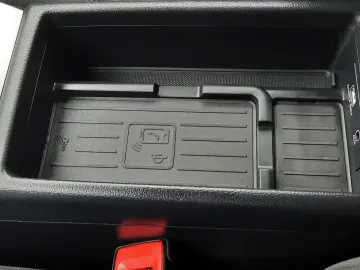 Car image 35