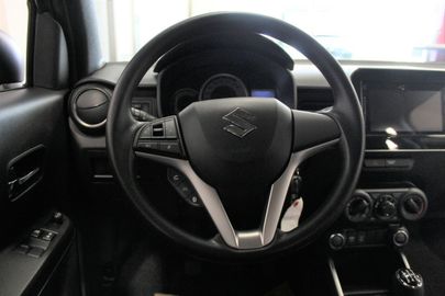 Car image 15