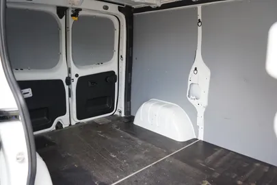 Car image 36