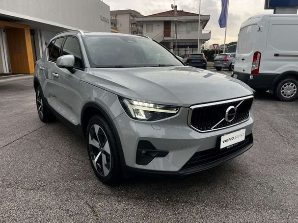 Volvo XC40 B3 Core 120 kW image number 1