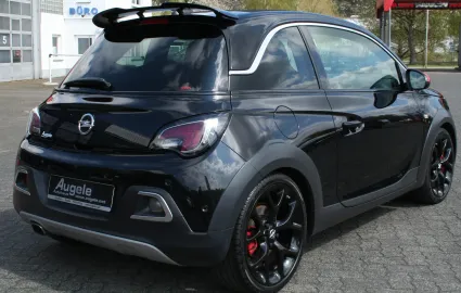 Car image 4