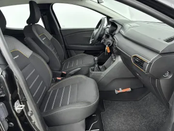 Car image 25