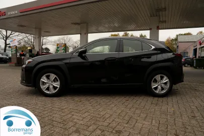 Car image 30