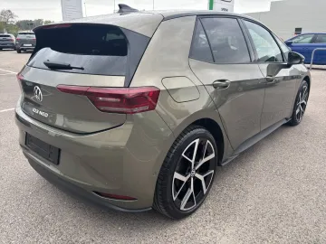 Car image 32