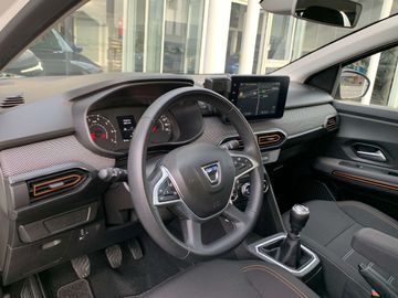 Car image 11