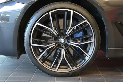 Car image 30