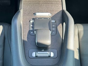 Car image 37