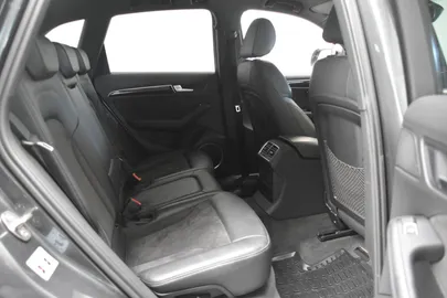 Car image 29