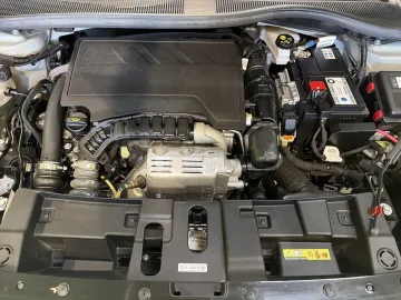 Car image 25