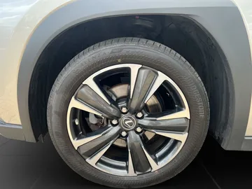 Car image 20