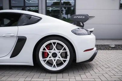 Car image 25