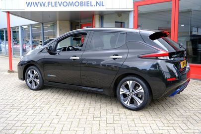 Car image 35
