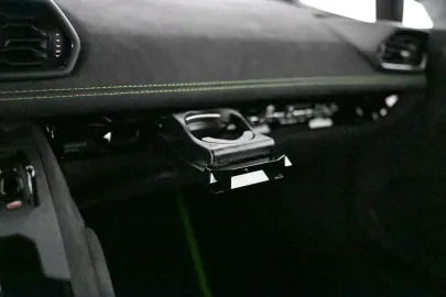 Car image 32