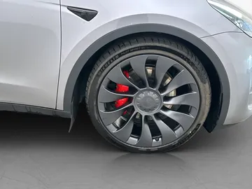 Car image 32