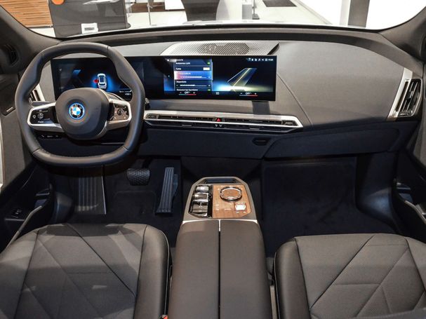 BMW iX xDrive40 240 kW image number 6