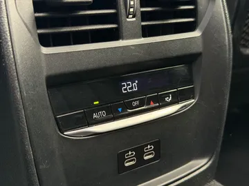 Car image 34