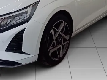 Car image 12