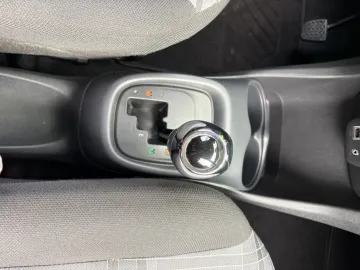 Car image 27
