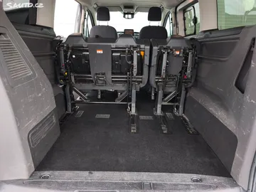 Car image 29