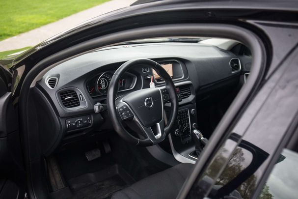 Volvo V40 Cross Country T3 Momentum 113 kW image number 7