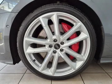 Car image 23